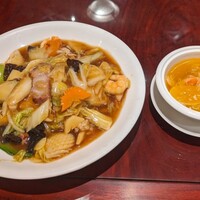萬珍樓 本店 - 蟹肉ふかひれスープと中華丼