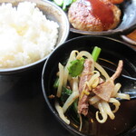 MY STYLE フォー - 肉や野菜が入った具だくさんのピリ辛スープ