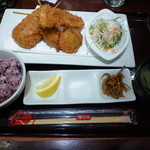 Sousaku Kushiage Souzai Kushi-Kushi - 串4本、黒米チョイス、みそ汁、サラダ、オカズで777円