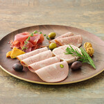 Charycuterie (assorted cold meat)