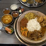 ネパール民族料理 アーガン - ネワリボジセット　ご馳走感