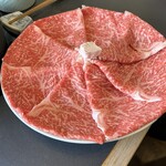 木曽路 - 上すき焼き(4070円/人)。写真は3人前のお肉です。