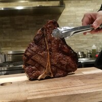 COWMAN STEAK CLUB - これぞ … アメリカのキャッシュバレーにある広い自社牧場で完全オーガニックの飼料でストレスがないブラックアンガス牛❗熟成せずの850㌘のTボーンです。