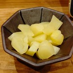 鮨 三か田 - ガリ