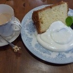 パイナップルのシフォンケーキ＆クリスマスティ 