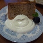 栗のシフォンケーキ