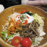 Yakiniku Kiwamiya - 新鮮なサラダは極味やサラダ、焼肉だけじゃなくて野菜も食べてバランス調整です。
      