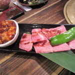 Yakiniku Kiwamiya - お肉は上カルビを追加です。
      