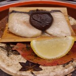 赤坂 菊乃井 - 鰆杉田焼きには椎茸とシャンピニオンソース
