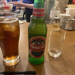 餃子専門店 祥雲 - 烏龍茶、青島ビール