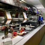 Lufthansa Senator Lounge - サラダバーとドリンクバー