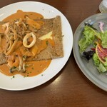 カシェット - チーズとたまごガレット＆信州きのこと魚介の濃厚トマトクリームとサラダ