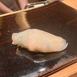 鮨 つぼみ - 中に肝とネギ