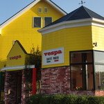 ベスパ - 2013.11 黄色い塗装と１回まわりのブリックがおしゃれな外観です。