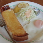 ベスパ - 2013.11 モーニングはパン１/2に目玉焼きとサラダ、バナナ付きでした。