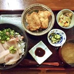 和食 美やま - 料理写真:数量限定 まぐろ中落とぶり二色丼（トリカラ２コ付；ご飯大盛）