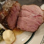 マロリーポークステーキ - マッターホルンバリューセット 3,490円✨お肉は約700g。ご飯とサラダ、スードリンク付きのセットです。のうっ血がちょっぴり気になりましたが柔らかい肉質です。