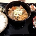 ゆで太郎 もつ次郎 - もつ煮大盛り、天かす乗せて、ご飯はやっぱり柔らかいわぁ、、