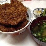 安田屋 - 味噌汁と漬物付で９５０円☆