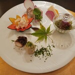 日本料理 村上 - ◆先付け 彩りよく美味しそうな料理が並びます✨ ◇里芋・咜の煮物 ◇柿の白和え ◇豚叉焼の酢味噌仕立て ◇チーズの柿・かぶらサンド ◇もずく(いくら・菊)