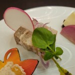 日本料理 村上 - ◆先付け 彩りよく美味しそうな料理が並びます✨  ◇豚叉焼の酢味噌仕立て