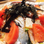えび吉寿し - 海鮮サラダ。
      色々なお魚の刺身が入ってます。
      