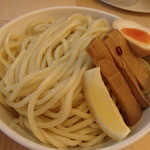 つやつや輝く麺