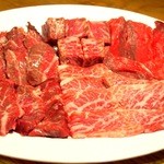 Horumon Yakiniku Shiawaseya - カルビ・ロースなどの定番メニューを合わせた【盛り合わせ】オススメです♪