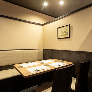 Our refreshing private rooms, where you can feel the changing seasons, are perfect for meetings and entertainment.