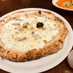 トラットリア ターヴォラ - クアトロフォルマッジ1650円