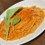 トラットリア ターヴォラ - 海老のトマトクリームパスタ1540円