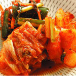 焼肉名菜 晋州 - キムチの盛り合わせ