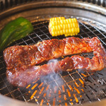 Yakiniku Kingu - きんぐコース 3278円 の<名物>壺漬け一本ハラミ