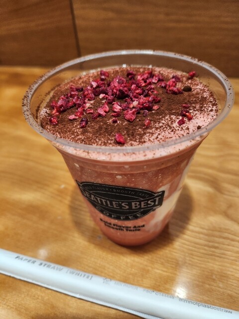 カフェイン ホントノジブン そのブランドだと果実炭酸飲料でもカフェインが配合されるのね