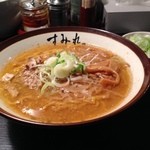 すみれ - 味噌ラーメンとトッピングのねぎ！  アツアツの味噌ラーメンが嬉しい季節ですね  