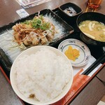 目利きの銀次 - 日替わり＝油淋鶏定食　850円