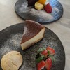 cafe cascade - チーズケーキ、ガトーショコラいづれも単品660円。ドリンクセットで1100円