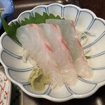 Minami - 鯛の刺身3切れ付き