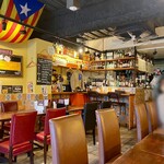 本格スペイン料理＆ステーキハウス　CASA DEL RIO - 店内、エスパニョール的な音楽で雰囲気良き良き
            (*´꒳`*)
            ん？？
            プエルトリコの国旗も気になるぞ？？