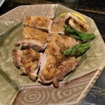 文楽 東蔵 - 鳥モモ肉の粗塩炭火焼き