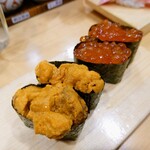 Numadu Uogashi Zushi - 特上うに軍艦 (2貫1,780円)いくら軍艦2貫(700円)