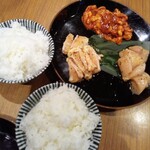 Aburi Sanzoku - 炙り三種盛り（ナンコツ・セセリ・ムネ）