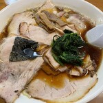 らーめんヒグマ - 醤油チャーシュー麺（麺固め）