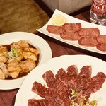 焼肉大東仙 - 料理写真:牛ホル、上タン塩、カルビ