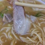 らーめん与壱 - チャーシューは小ぶりながら、５枚入り