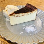 ESPRESSO D WORKS - バスクチーズケーキ