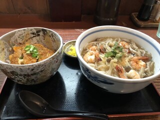 Udom Buzenya Kambee - 海老ときのこの餡かけうどん¥913