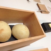 レーヌ デ プレ - 御影石で温められたパン
                