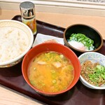 すき家 - 牛まぜのっけ朝食＆とん汁