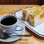 コンパル - ホットコーヒー480円 モーニング150円